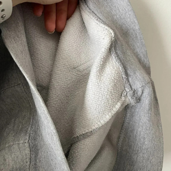 MRU Mount Royal University Pullover Hoodie Sweater Grey Burgundy Size Small - Picture 7 of 7